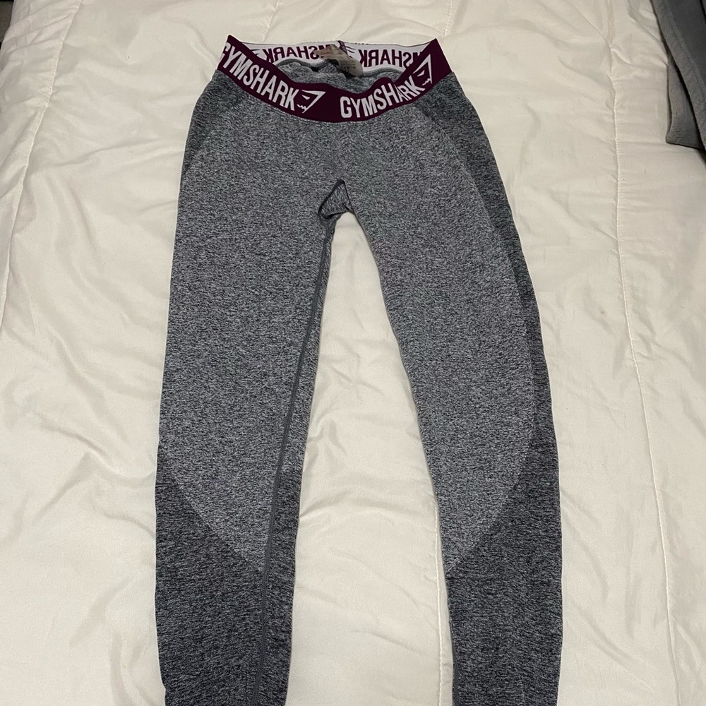 Gym shark leggings